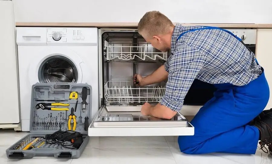 Akyurt Protherm servisi teknisyen ekibi beyaz eşya tamiri yaparken
